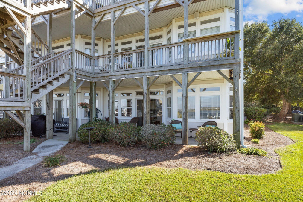 8628 Sound Dr Emerald Isle, NC 28594