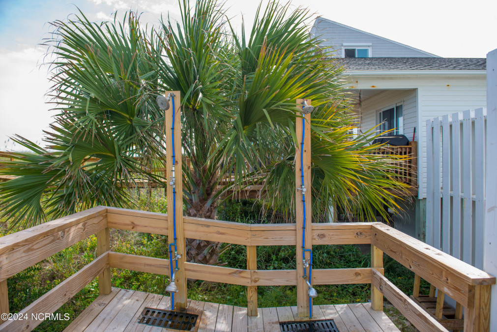 705 Carolina Beach Ave Carolina Beach, NC 28428