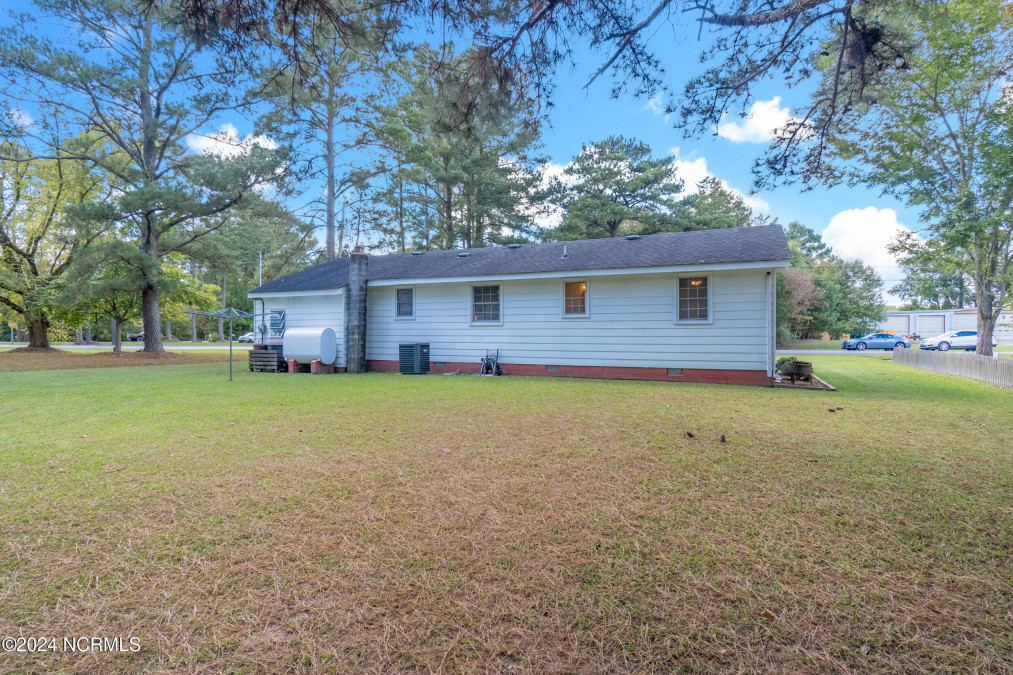 1902 County St Elizabeth City, NC 27909