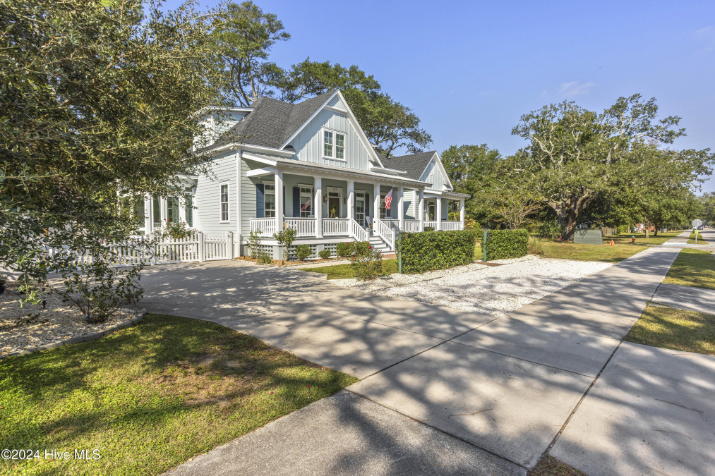 319 Lord St Southport, NC 28461