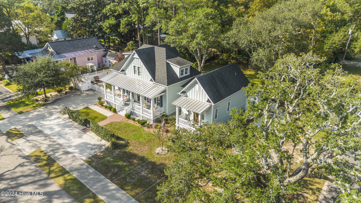 319 Lord St Southport, NC 28461