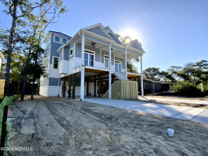 1605 Oak Island Dr Oak Island, NC 28465