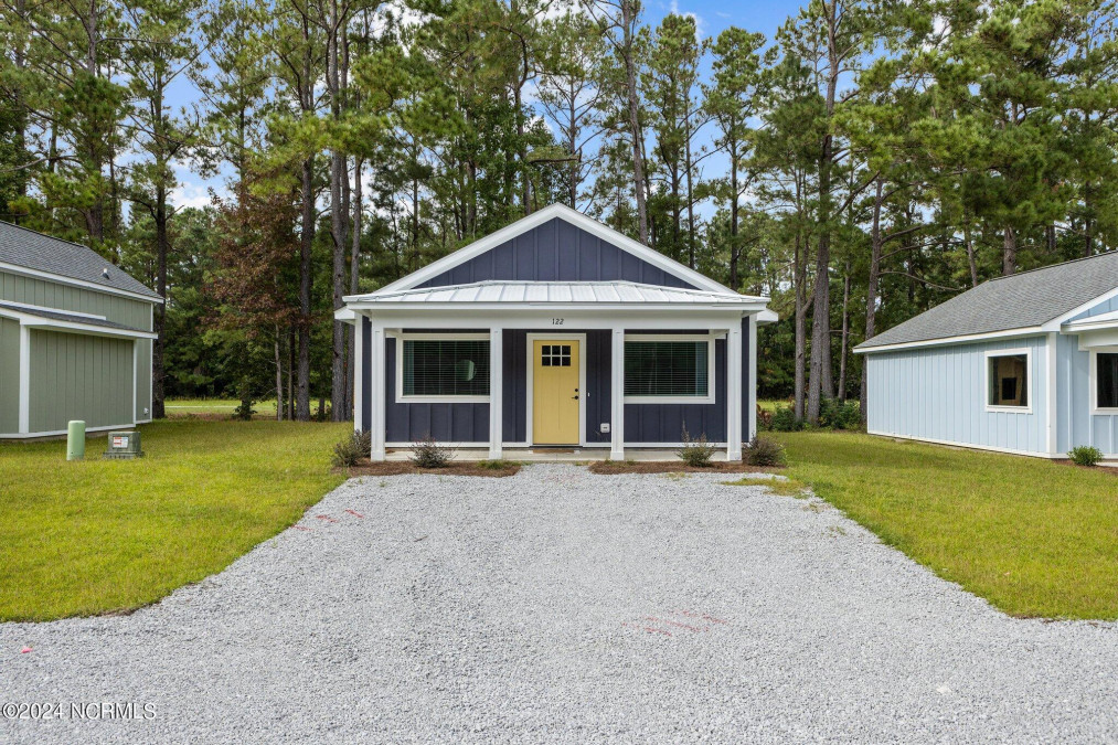 121 Long Pond Loop Swansboro, NC 28584