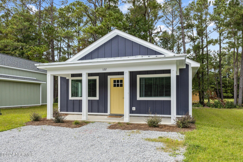 121 Long Pond Loop Swansboro, NC 28584