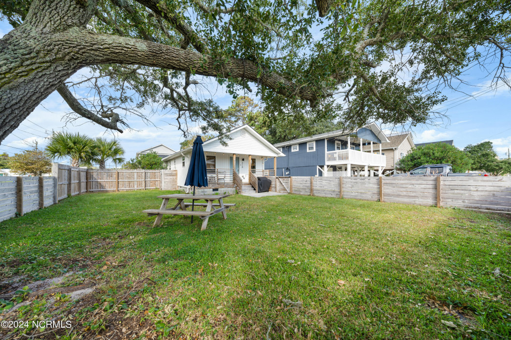 318 Charlotte Ave Carolina Beach, NC 28428