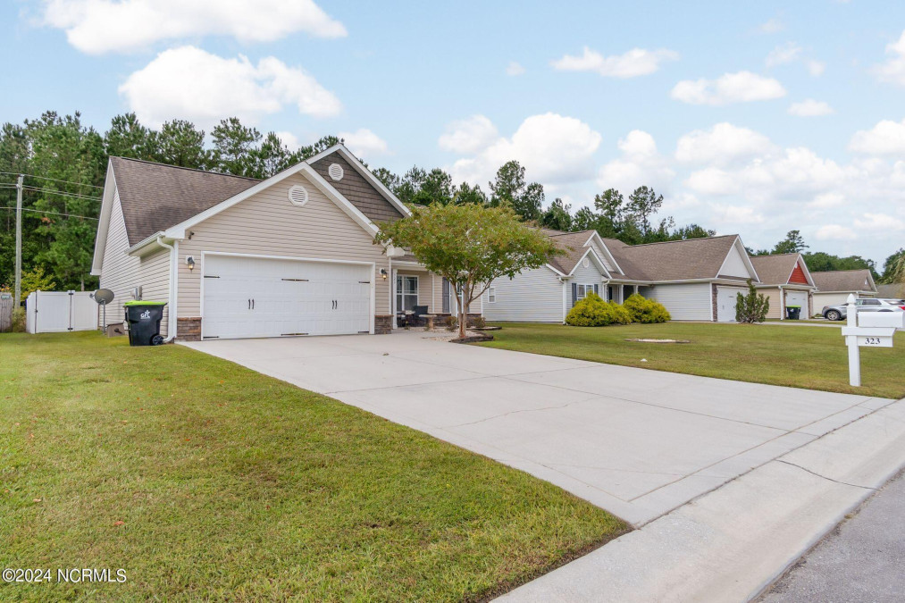 323 Hughes Ln Jacksonville, NC 28546