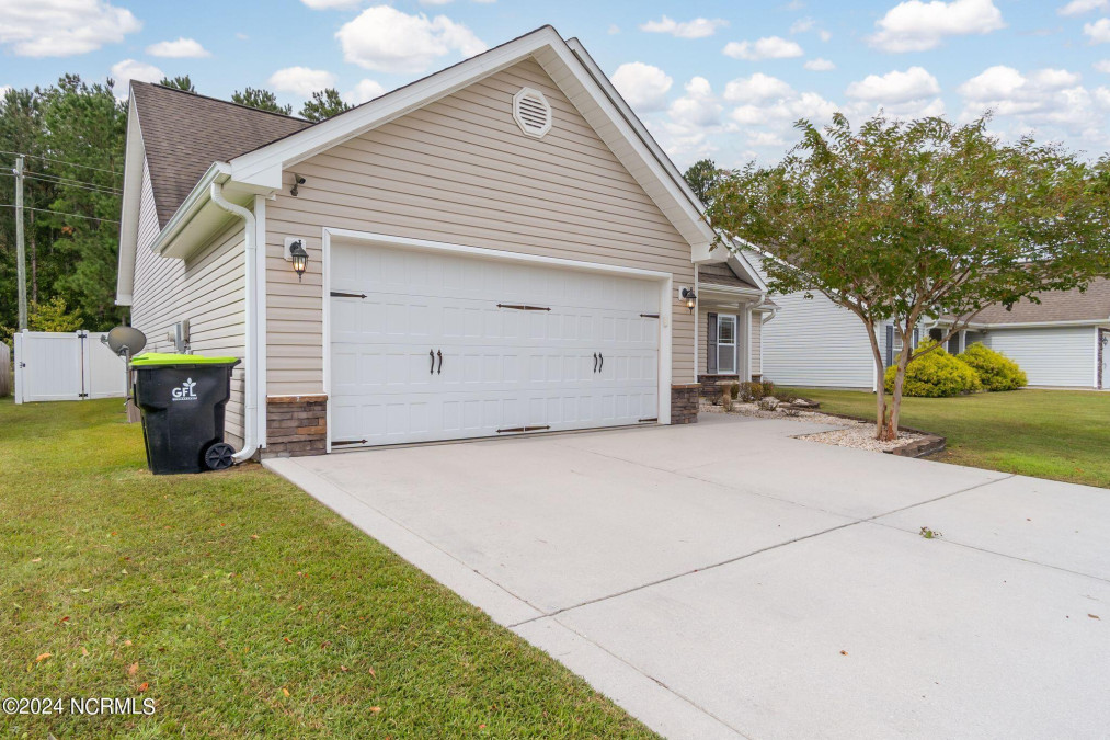 323 Hughes Ln Jacksonville, NC 28546