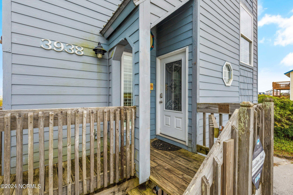 3938 River Rd North Topsail Beach, NC 28460