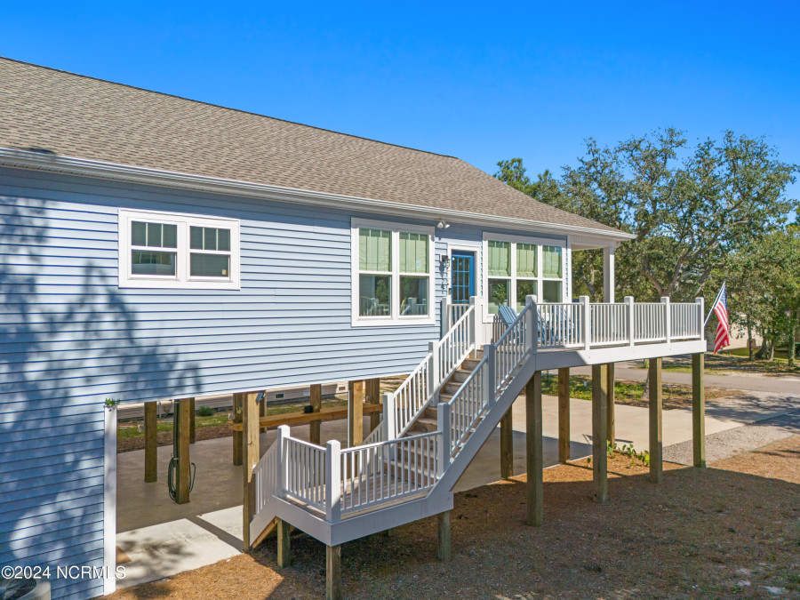 135 9th St Oak Island, NC 28465