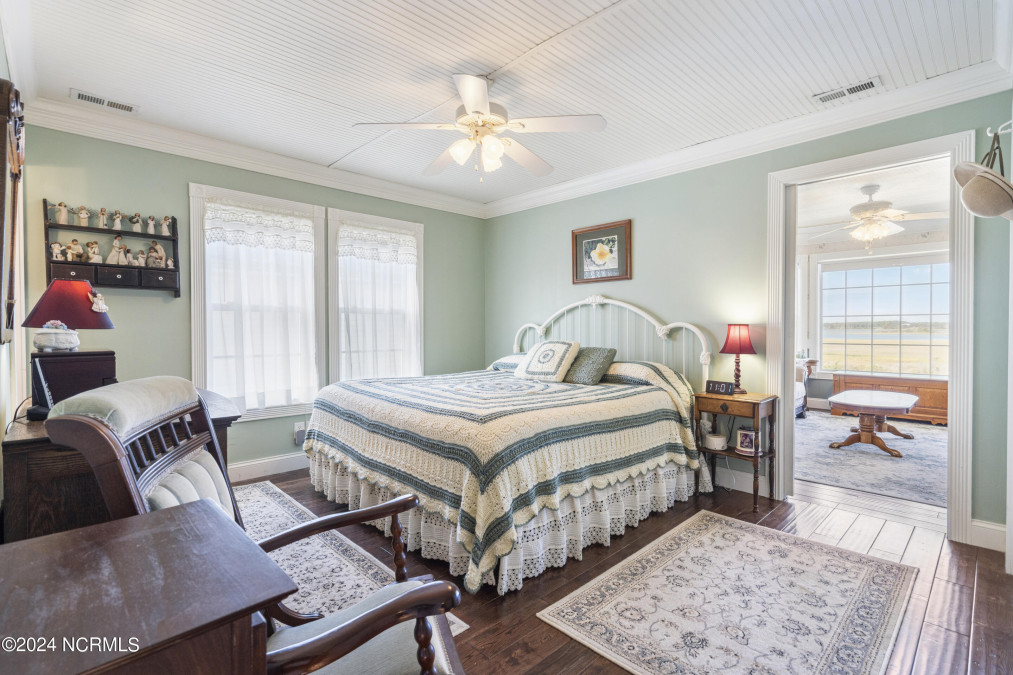 1103 Topsail Dr Surf City, NC 28445