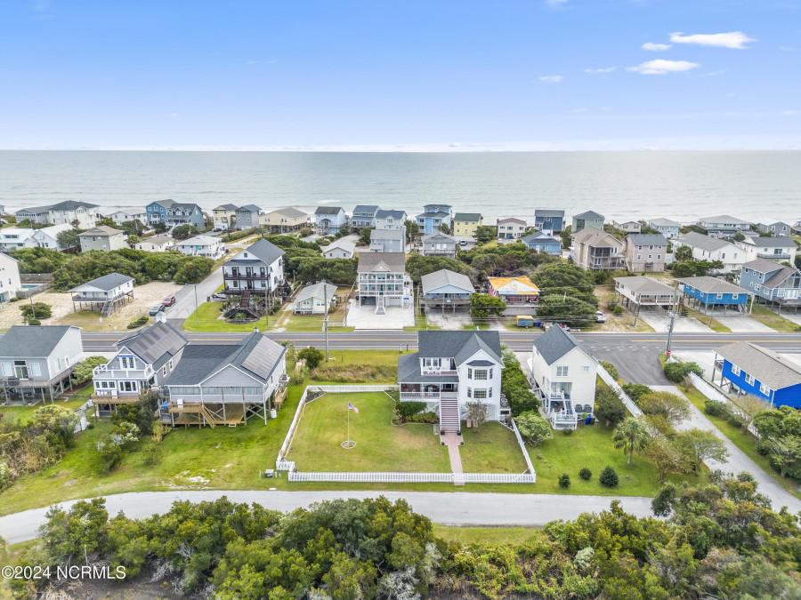 1103 Topsail Dr Surf City, NC 28445