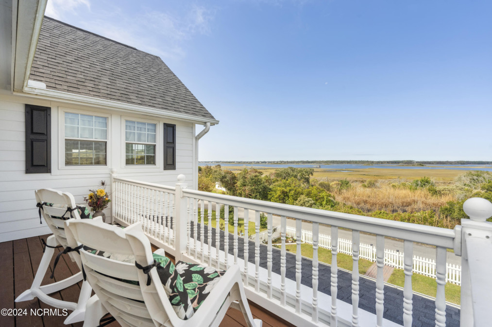 1103 Topsail Dr Surf City, NC 28445