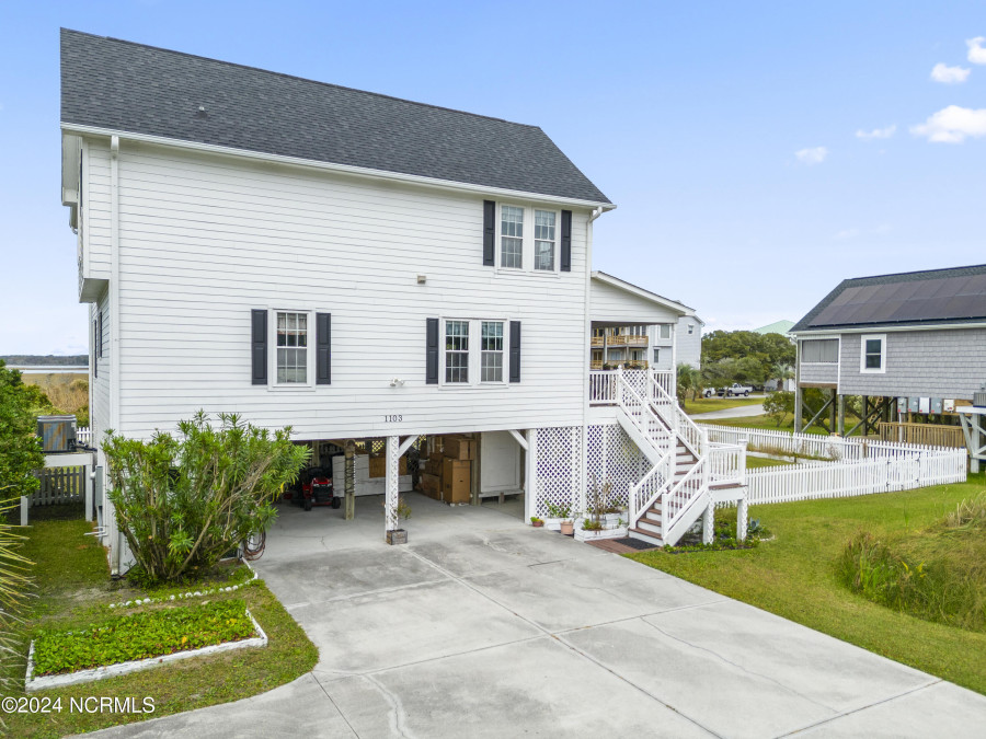 1103 Topsail Dr Surf City, NC 28445