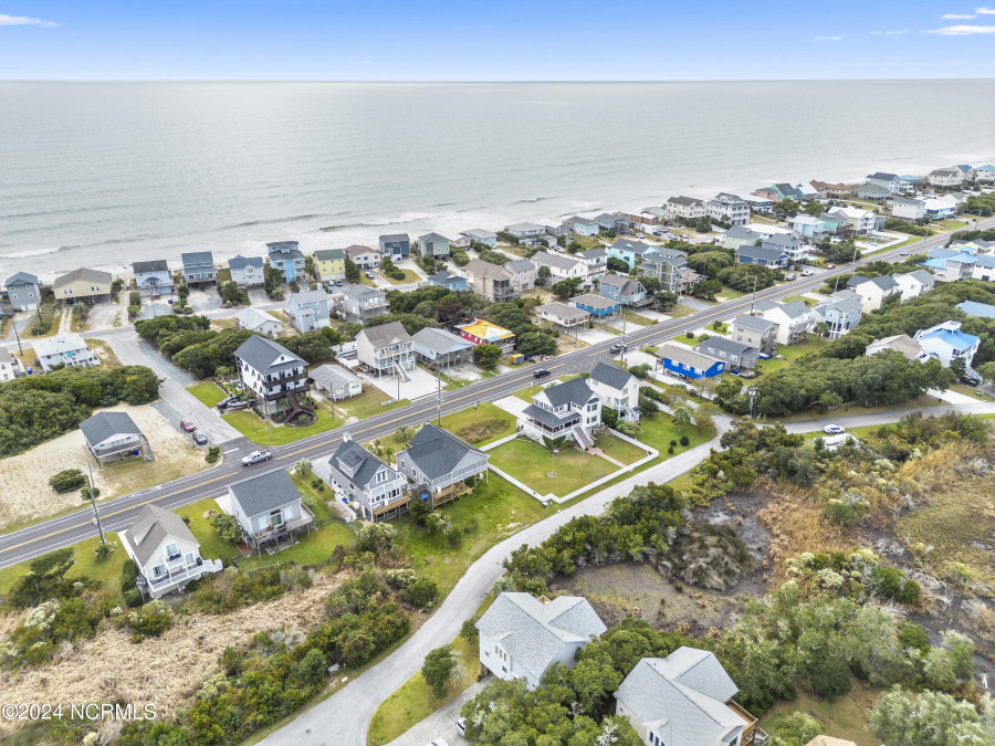 1103 Topsail Dr Surf City, NC 28445