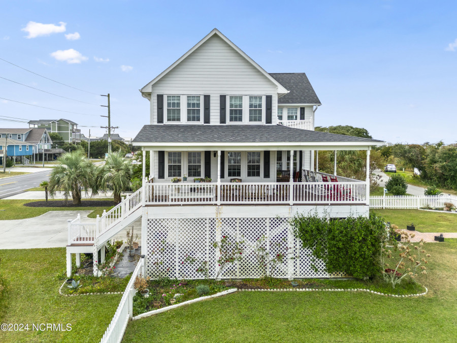 1103 Topsail Dr Surf City, NC 28445