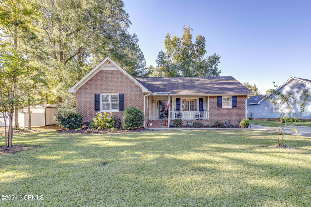 566 Chaucer Dr Winterville, NC 28590