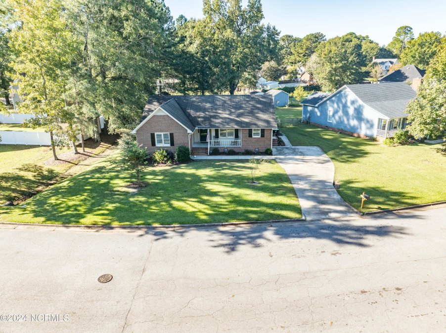 566 Chaucer Dr Winterville, NC 28590