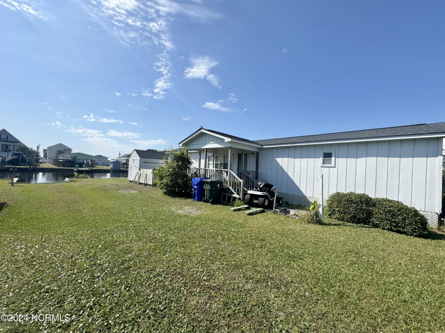 6025 6th St Surf City, NC 28445