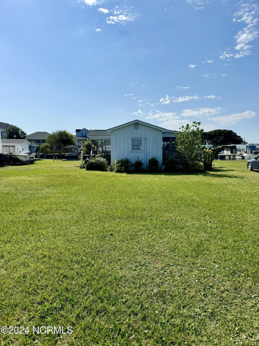 6025 6th St Surf City, NC 28445