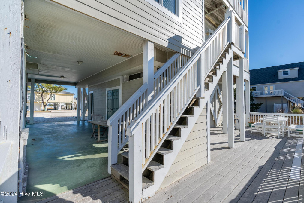 109 Salisbury St Holden Beach, NC 28462