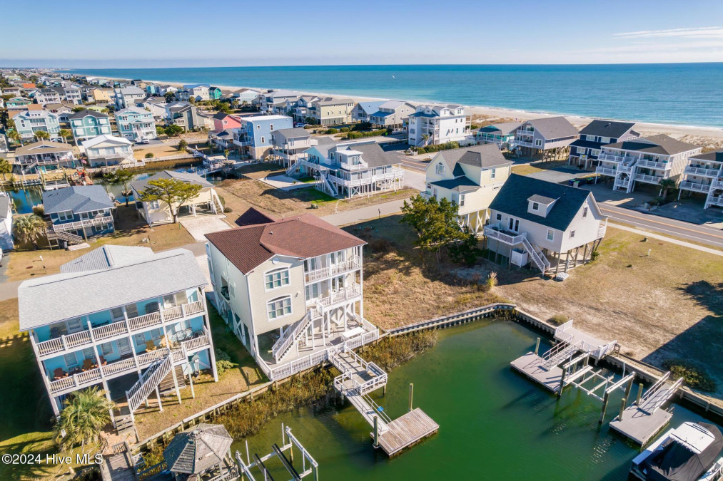 109 Salisbury St Holden Beach, NC 28462