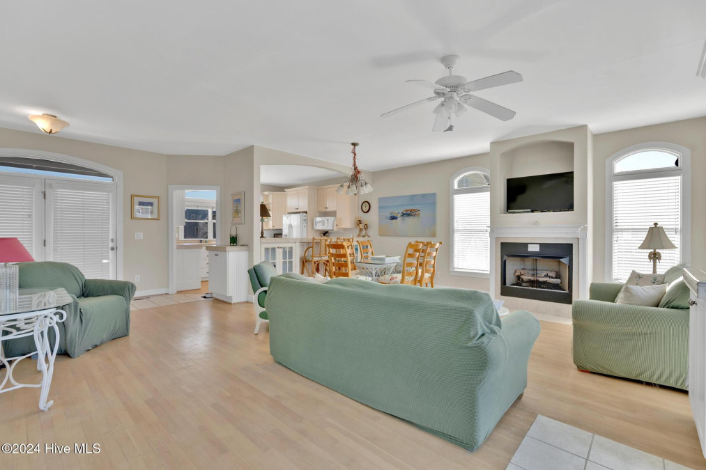 109 Salisbury St Holden Beach, NC 28462