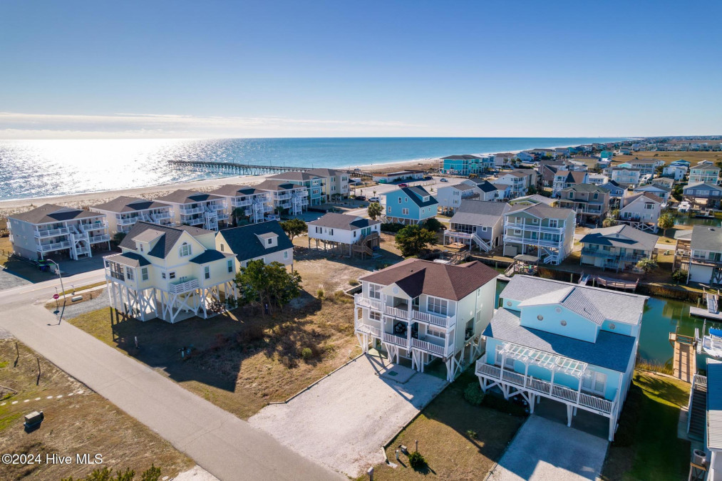 109 Salisbury St Holden Beach, NC 28462