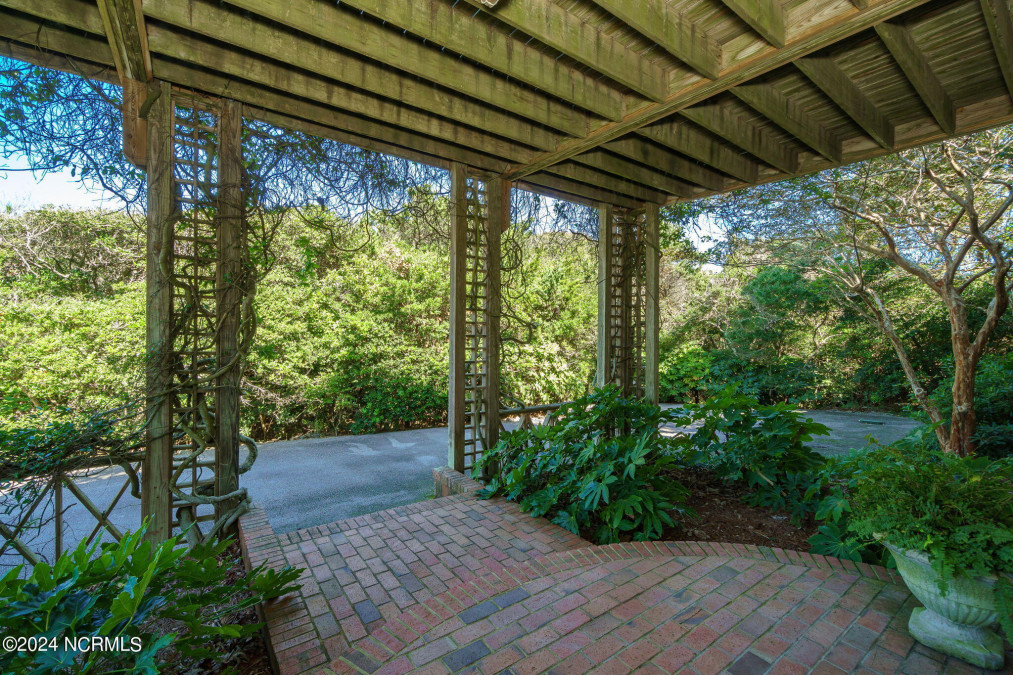 209 Salter Path Rd Pine Knoll Shores, NC 28512