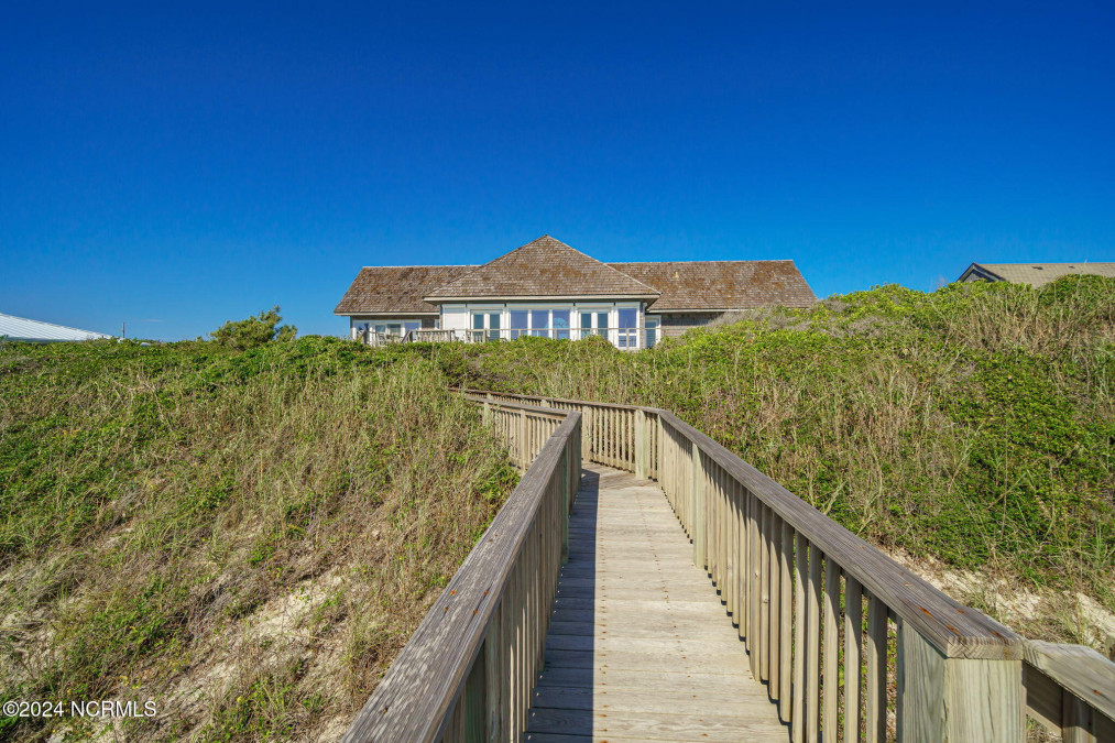 209 Salter Path Rd Pine Knoll Shores, NC 28512