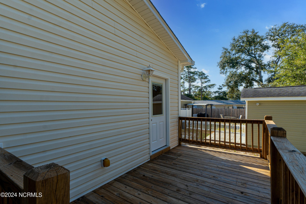 207 52nd St Oak Island, NC 28465