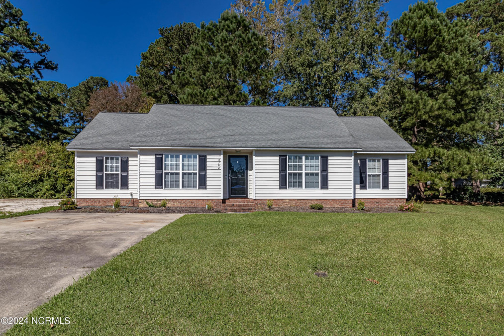 2702 Tonya Ct Winterville, NC 28590