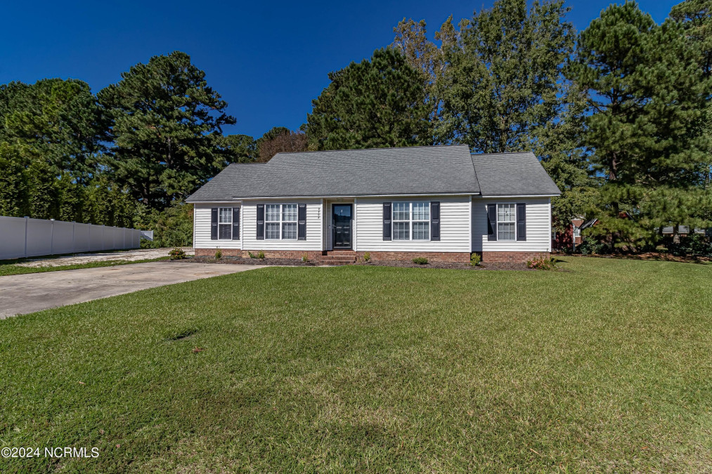 2702 Tonya Ct Winterville, NC 28590