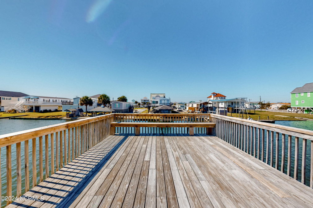 9105 9th St Surf City, NC 28445