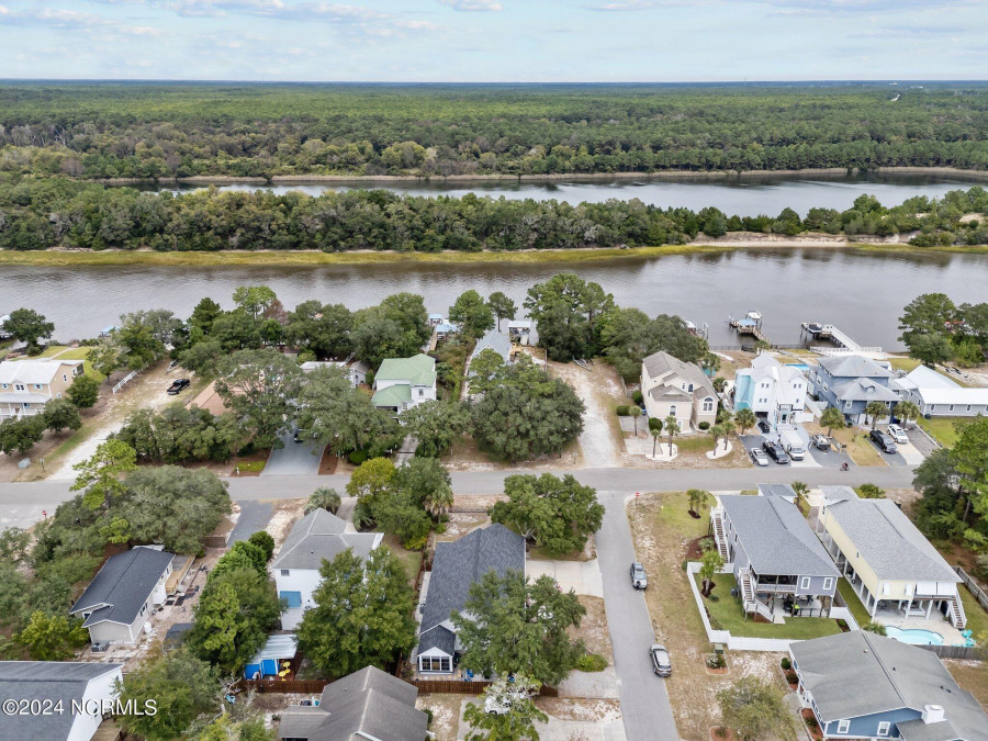 501 Yacht Dr Oak Island, NC 28465