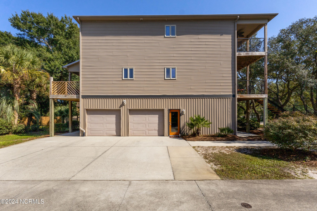 410 Lewis Dr Carolina Beach, NC 28428