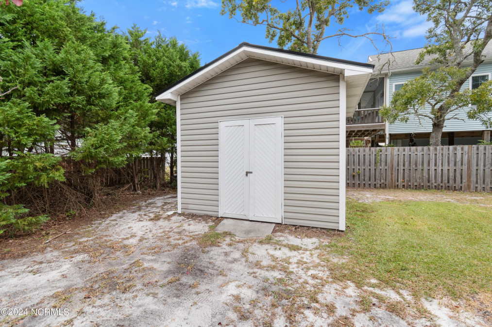 115 8th St Oak Island, NC 28465