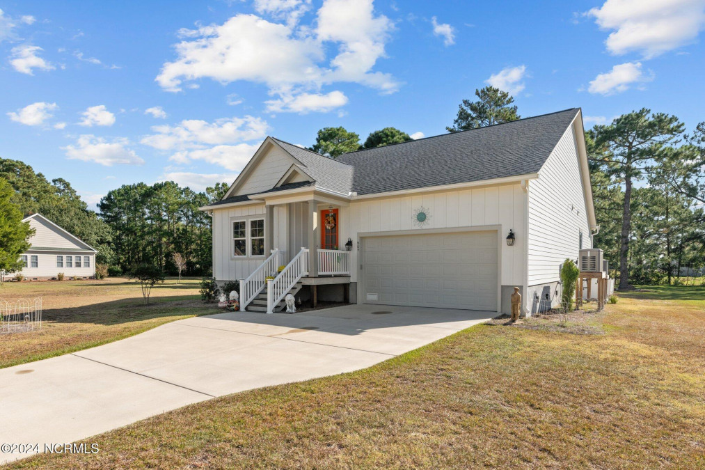 904 Sea Holly Ct New Bern, NC 28560