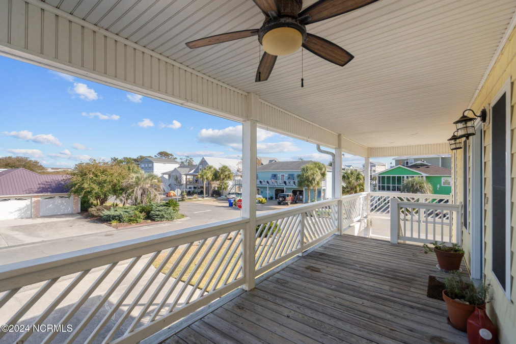 915 Whitecaps Ln Carolina Beach, NC 28428