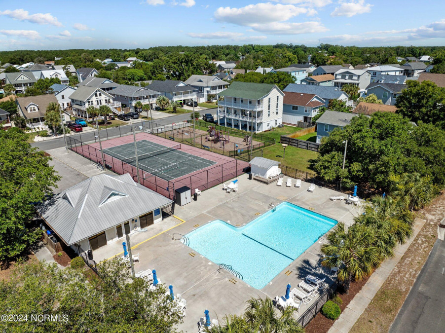 915 Whitecaps Ln Carolina Beach, NC 28428