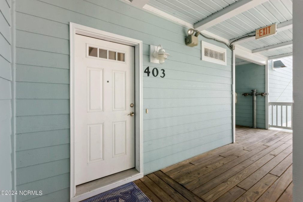 712 Saint Joseph St Carolina Beach, NC 28428