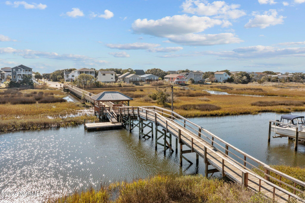 125 7th St Oak Island, NC 28465