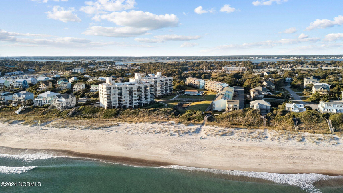 8801 Reed Dr Emerald Isle, NC 28594