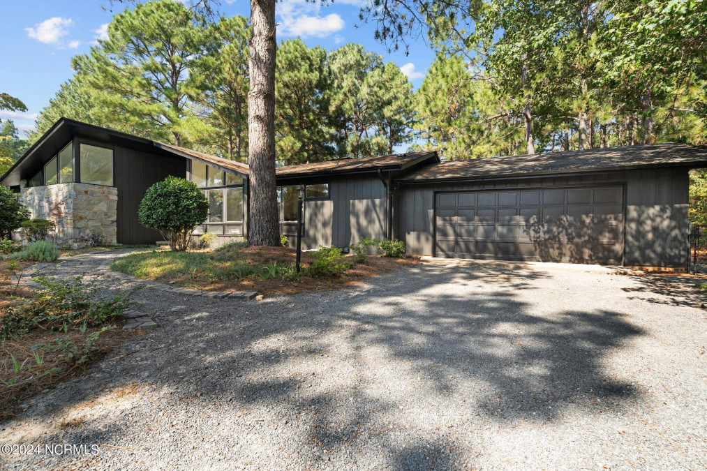 31 Shadow Ln Whispering Pines, NC 28327