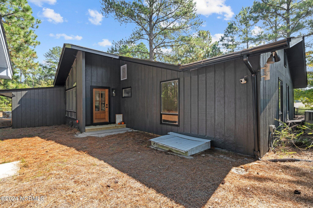 31 Shadow Ln Whispering Pines, NC 28327