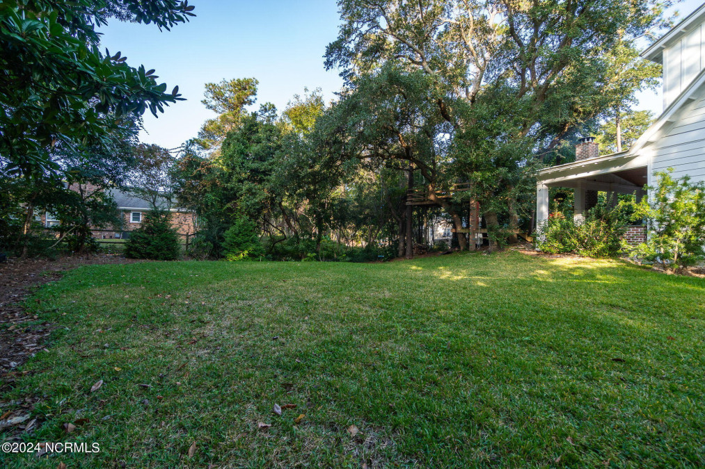 108 Olive Ct Pine Knoll Shores, NC 28512