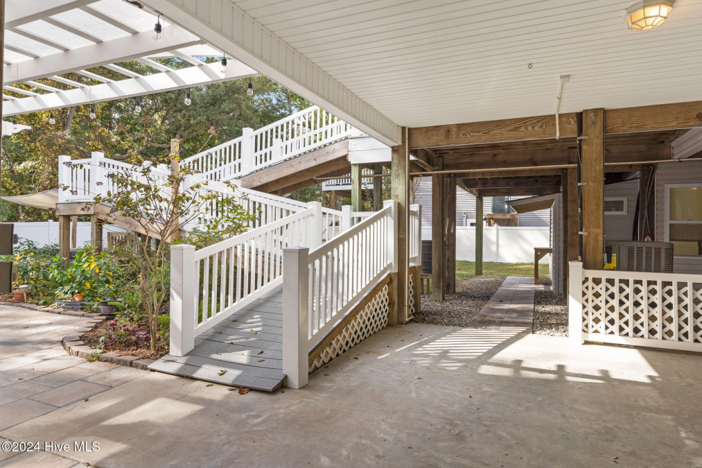 2601 Yacht Dr Oak Island, NC 28465