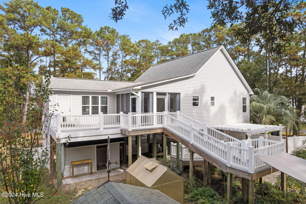 2601 Yacht Dr Oak Island, NC 28465