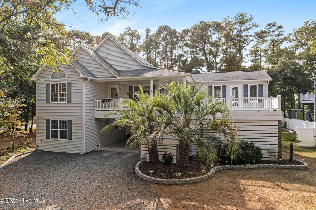 2601 Yacht Dr Oak Island, NC 28465