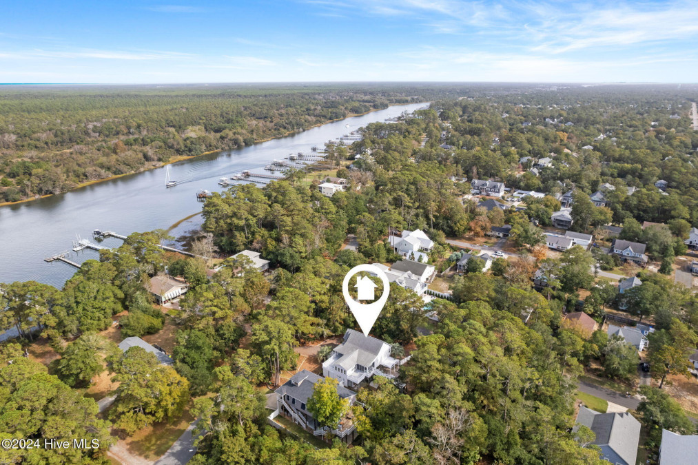 2601 Yacht Dr Oak Island, NC 28465