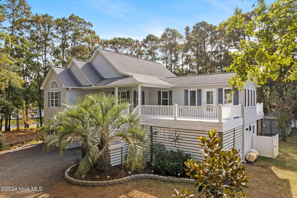 2601 Yacht Dr Oak Island, NC 28465